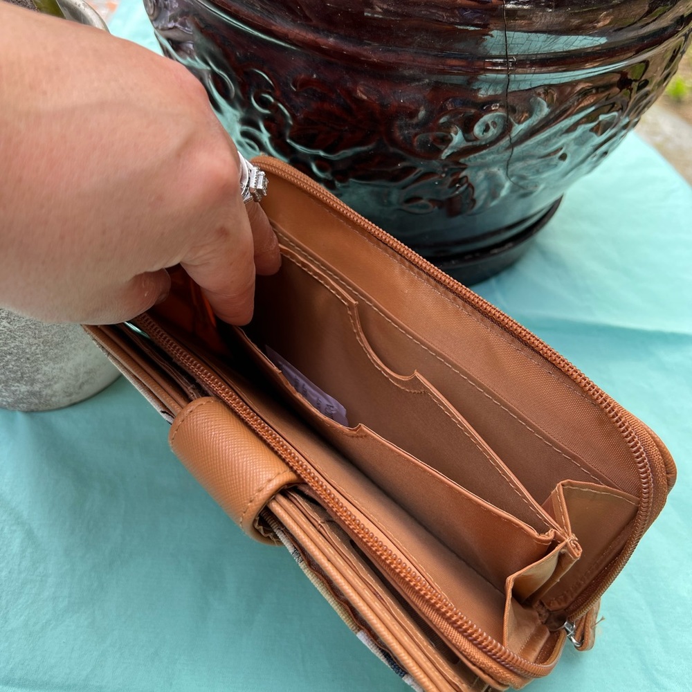 Wallet/wristlet - Picture 5 of 7